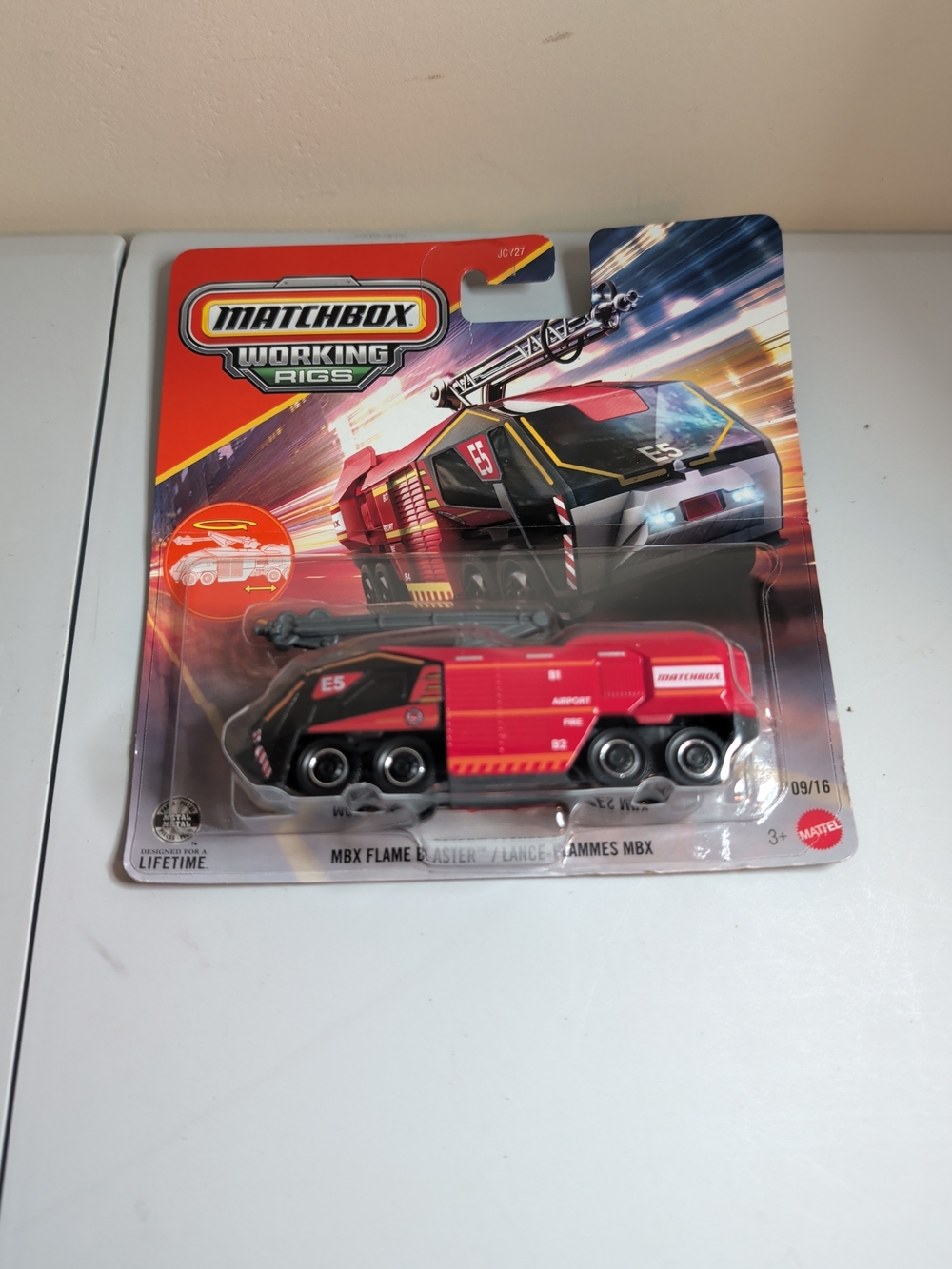 Matchbox MBX Flame Blaster Fire Rescue Vehicle - Red & Black B4